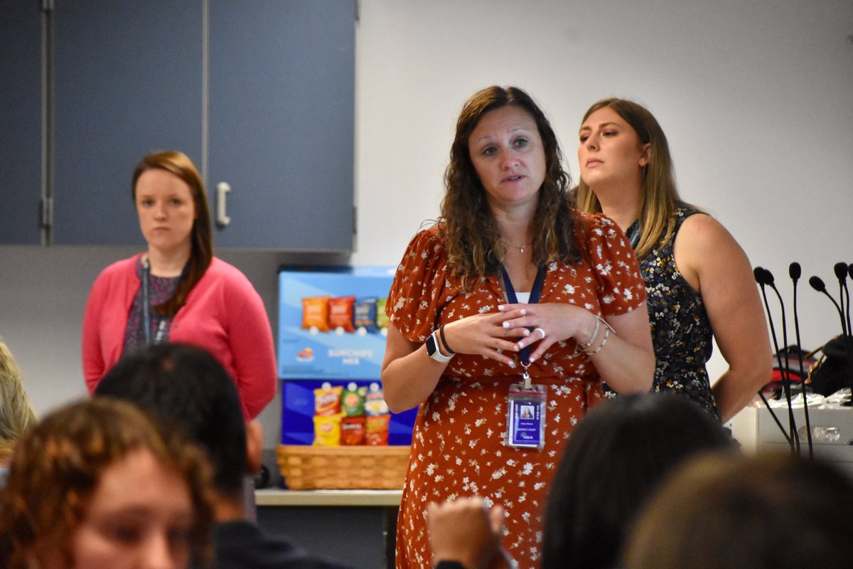 Lots of energy in the room today for New Teacher Training at CCSD 46. We welcome our new staff members! <a href="/LcglickmanLynn/">Dr. Lynn Glickman</a> <a href="/AMGluck1/">Amy Gluck</a> <a href="/d46_teach_learn/">Amanda Woodruff</a> <a href="/MsPelsor/">Amanda Pelsor</a> #OneD46