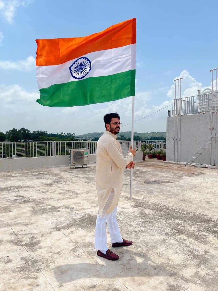 BHARGAVABHISHEK's tweet photo. #photo_with_tiranga
भारतीय राष्ट्रीय ध्वज के साथ चित्र जीवन के सबसे सुंदर छाया चित्रों में से एक है ।
आज निवास पर परिवार सहित तिरंगा लगाया
@PMOIndia @narendramodi  @JPNadda
@shivprakashbjp
@PMuralidharRao
@ajayjamwalbjp
@BJP4India
@BJP4MP
@ChouhanShivraj
@HitanandSharma https://t.co/uoC5HBxyZ6
