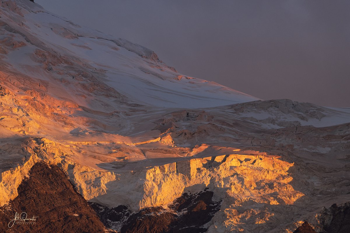 JoseAQuirantes's tweet photo. Glaciar de Bossons (1), de Taconnaz (2) y del Mont Blanc du Tacul (3 y 4), al atardecer de hoy 15 de agosto de 2023 desde Chamonix. https://t.co/G7JUy95CpL