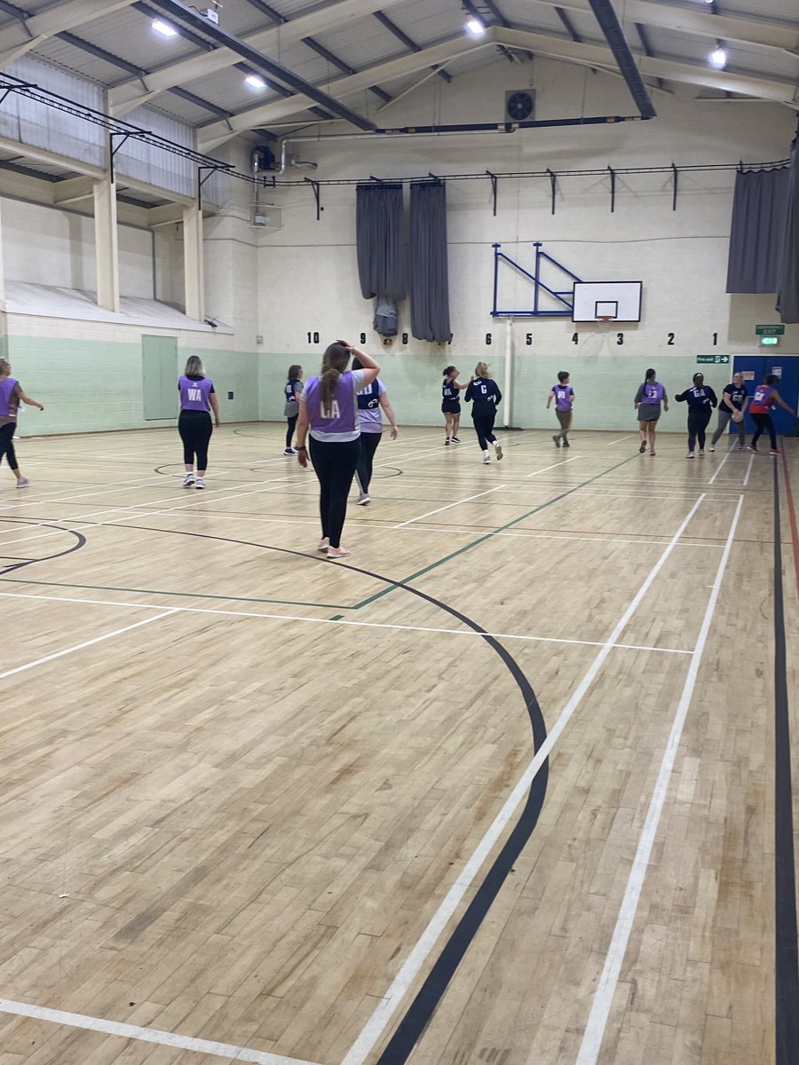 SPT_Community's tweet image. Busy evening of #Back2Netball @ashtonsixthform &amp;amp; has been throughout the whole summer with @EnglandNetball Coach Danielle with numbers growing every week 🙌