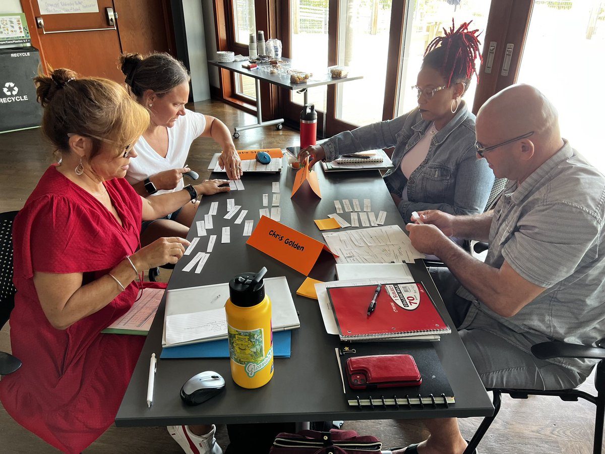 Plaza Middle tweet media