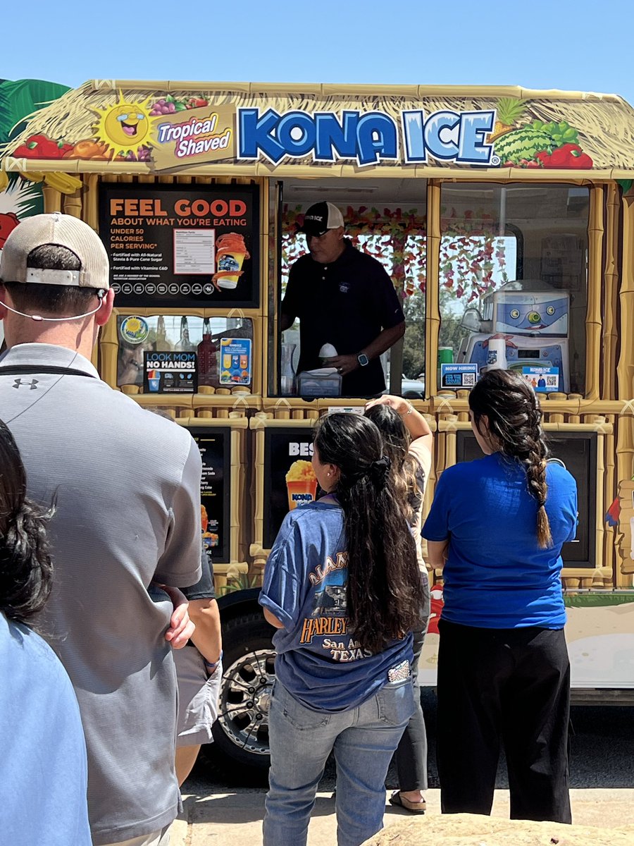Thank you, @KonaSanAngelo for treating our @Lone_StarTexans teachers today! 🎉