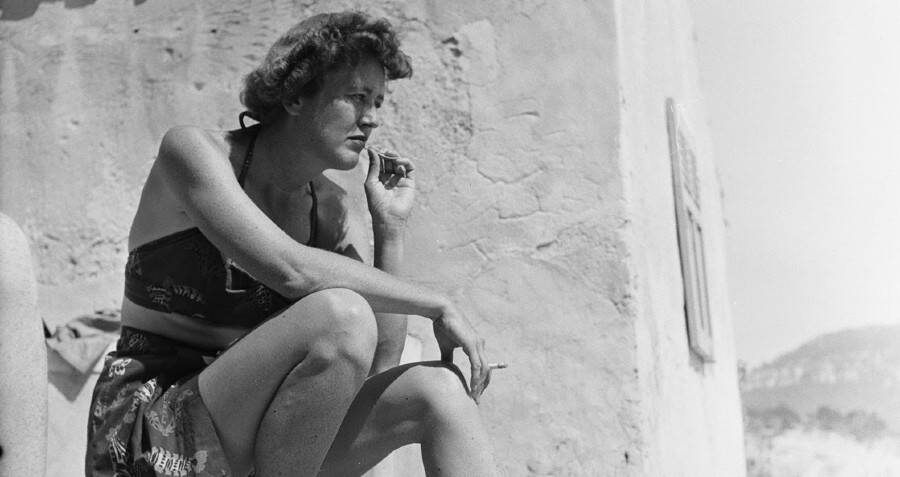 Happy birthday to, Julia Child! Did you know before she became America's favorite chef, Child was a spy? She worked for the OSS, the nation's WWII spy agency, where she collected and analyzed intel. One of her missions was to cook up a shark repellent to be used by the US Navy🦈