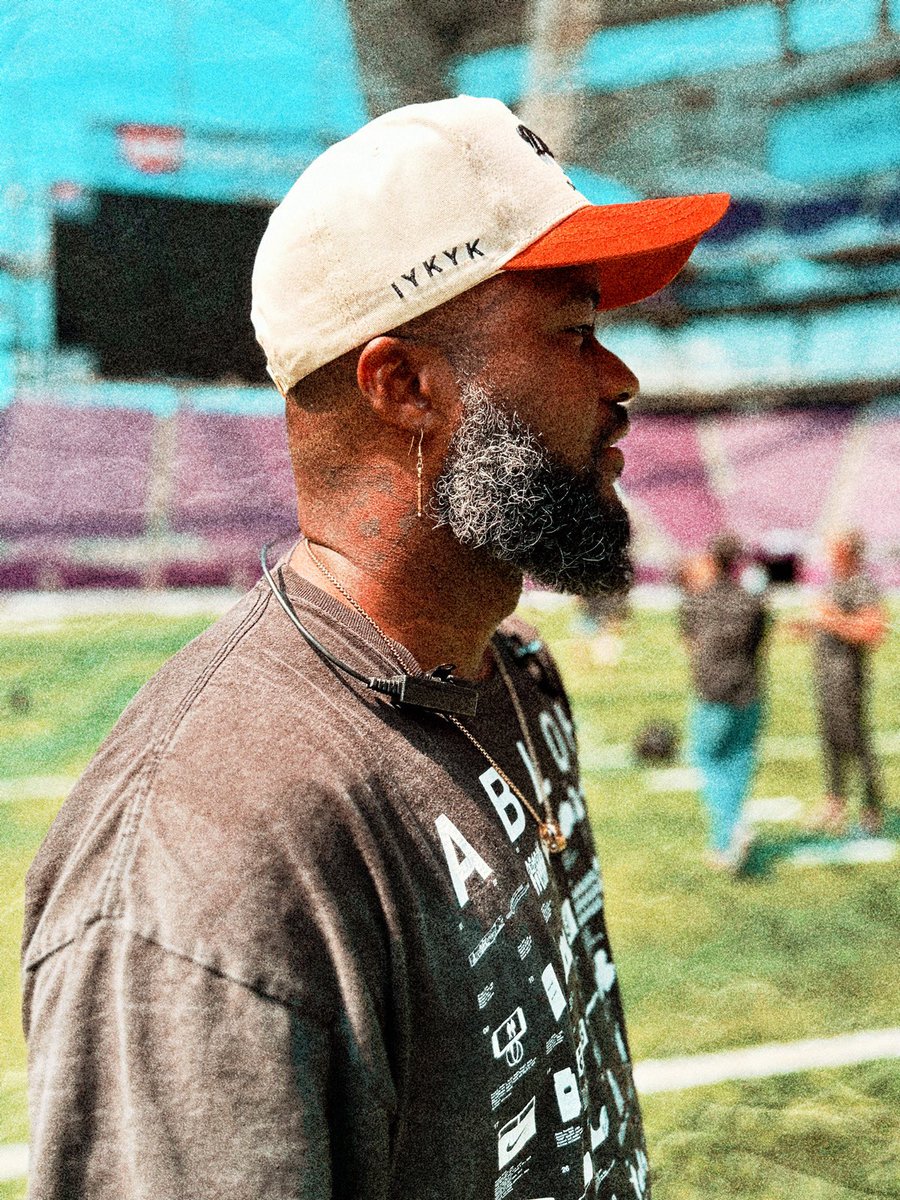 SLAYdriann's tweet photo. Boy getting old. https://t.co/snf0fOFZPJ