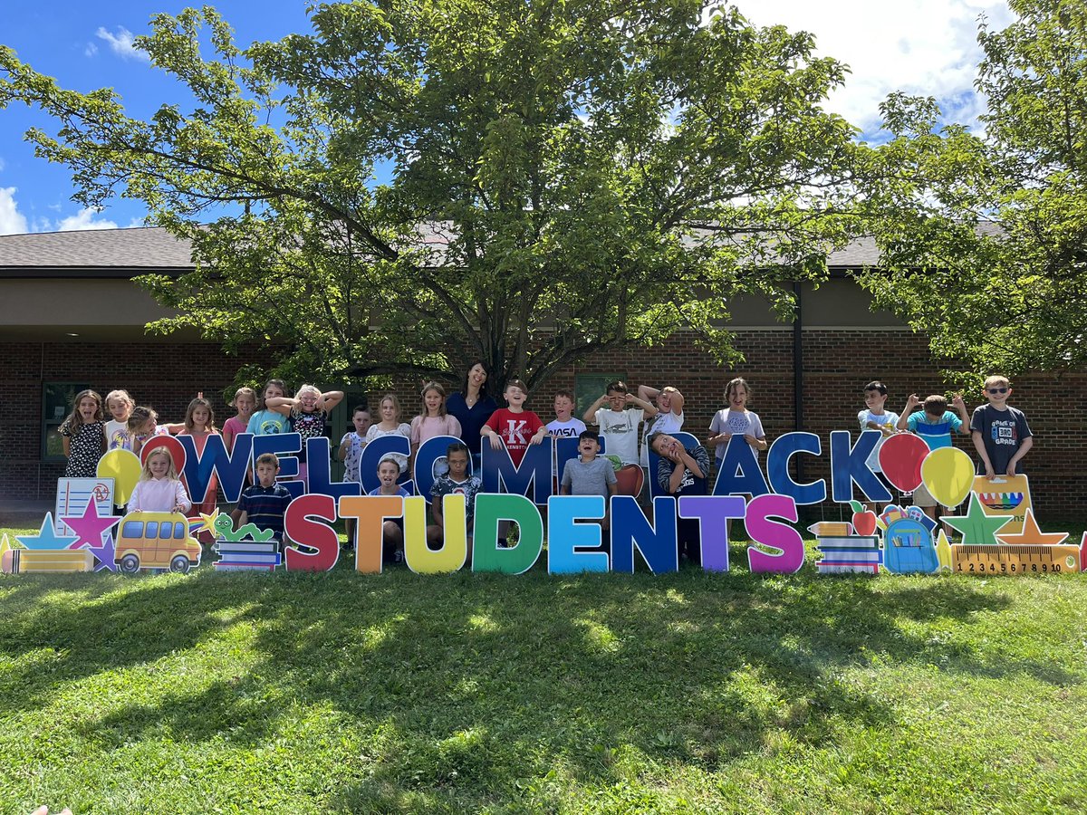 Spicuzzaclass's tweet photo. What an AMAZING first day with these special third graders!!😃🎉 https://t.co/IHBjKyF2qt