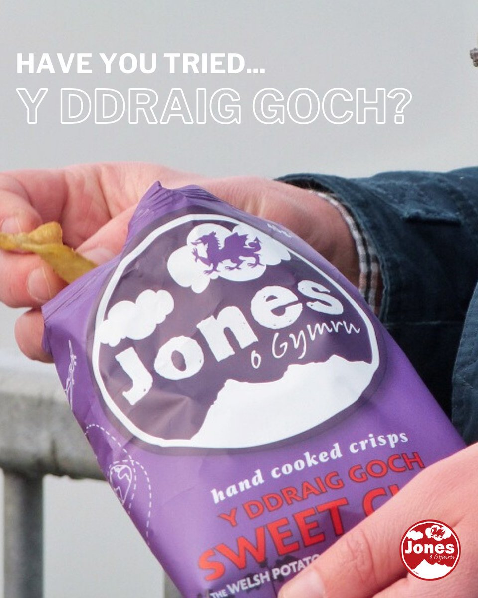 JonesoGymru's tweet photo. Nine years ago we welcomed Y Ddraig Goch Sweet Chili as our fourth Jones Crisp flavour – but have you tried it? It’s a venture that should be taken for any lover of spicy food! 🏴 Ydych chi wedi rhoi cynnig arnyn nhw?
#ByrbrydCymraeg #WelshSnacks #Snacks https://t.co/xNIR15sFGk