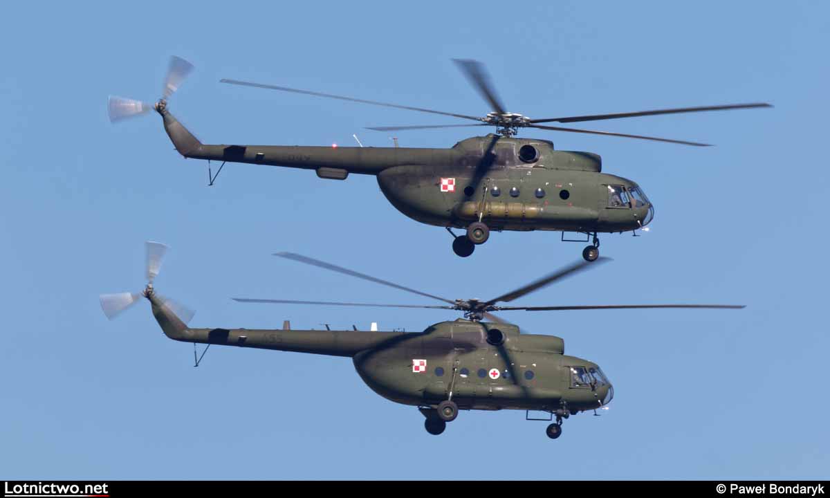 PBondaryk's tweet photo. Cztery razy po dwa razy...
#defilada #S70 #Grom #AH64 #USAAv #Mi8 #LWL #Mi14 #LMW https://t.co/wxcF5T5S7o