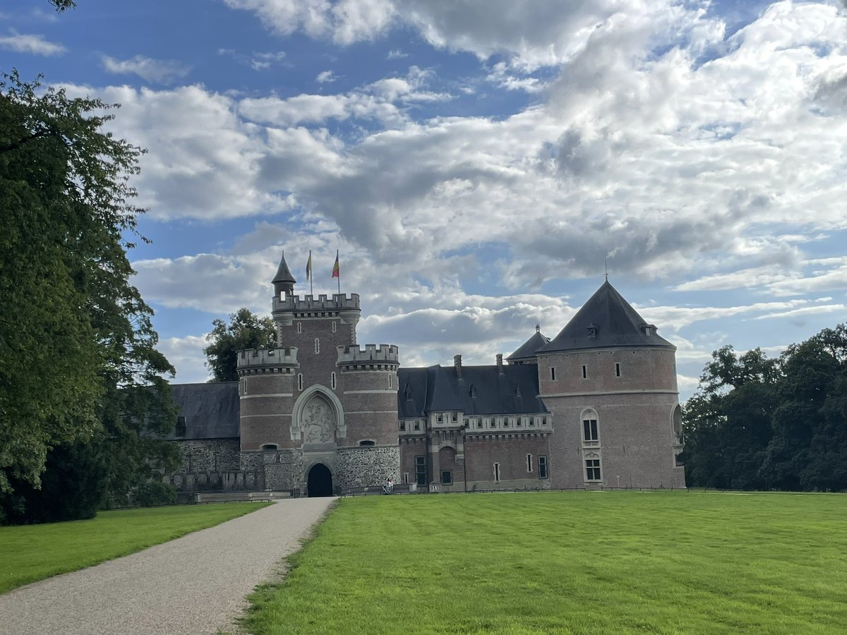 EricDelnest's tweet photo. Beautiful castle completely renovated.
❤️ https://t.co/gbWKU2XIrn