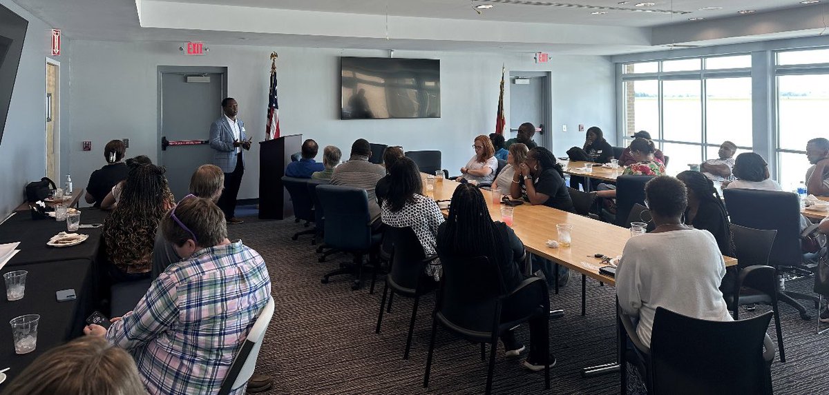 MOM understands the importance of leadership. This is why we support the <a href="/macon_chamber/">Greater Macon Chamber of Commerce</a> Leadership Macon program. We live in a good community b/c of great leaders. In order to continue our growth &amp; progress we must invest in our next generation.