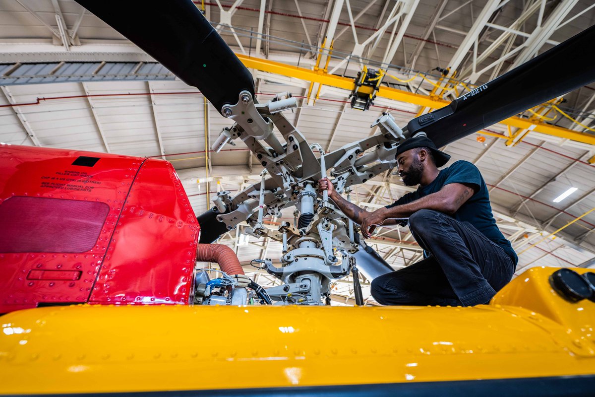 JRCCTrentCCCOS's tweet photo. En ce #MardiTech, nous remercions nos sous-traitants et nos techniciens de maintenance de @RCAF_ARC et de @GardeCotiereCAN pour tout ce qu’ils font pour garder les aéronefs et les embarcations #SAR prêts à répondre aux urgences dans la région de recherche et sauvetage de Trenton. https://t.co/0p6B6s6rXg