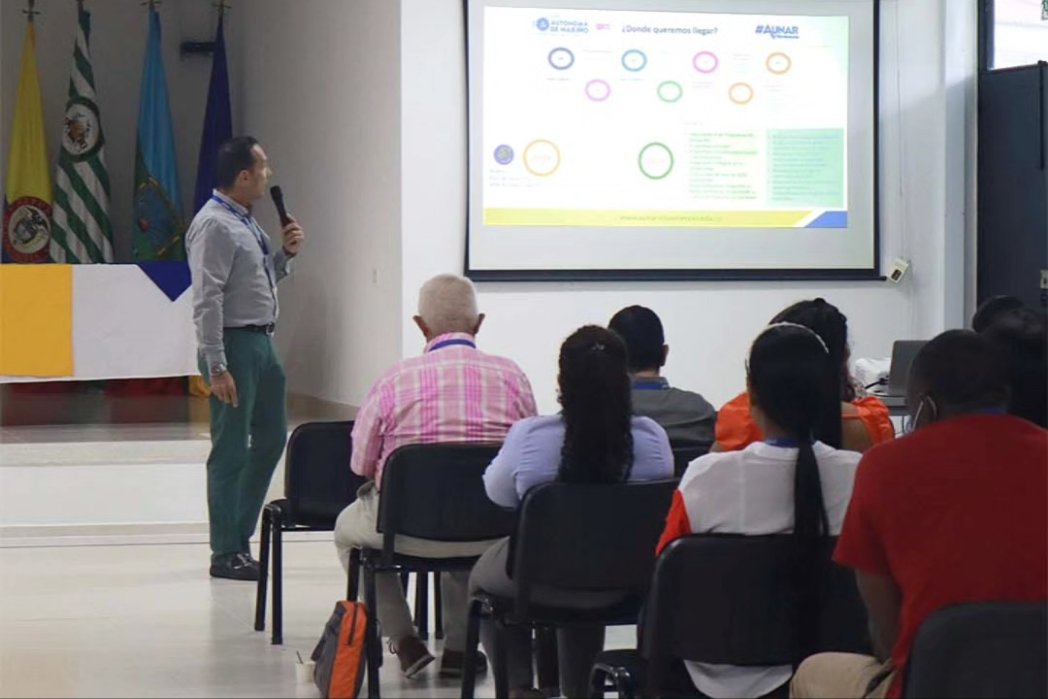 En la AUNAR, 💙 💛 somos un ecosistema que se fortalece cada día, que crece de la mano de cada uno de sus colaboradores, 🤗 creamos espacios de participación y socialización donde nos apropiamos de nuestra marca institucional 👏💪🫶

#AunarVillavicencio #caféconeldirector #Aunar