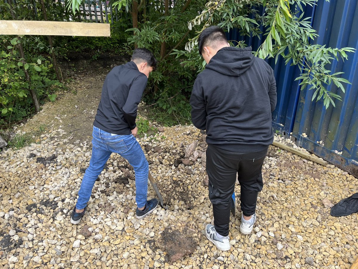 CATCHLeeds's tweet photo. Thanks to the team at @Wickes Roundhay for donating materials for our outdoor projects. Wickes have been supporting us over the last 4 years and a great example of #BusinessInTheCommunity. Our young volunteers have been hard at work digging/concreting posts… #OutdoorEducation https://t.co/KezU4EacP0
