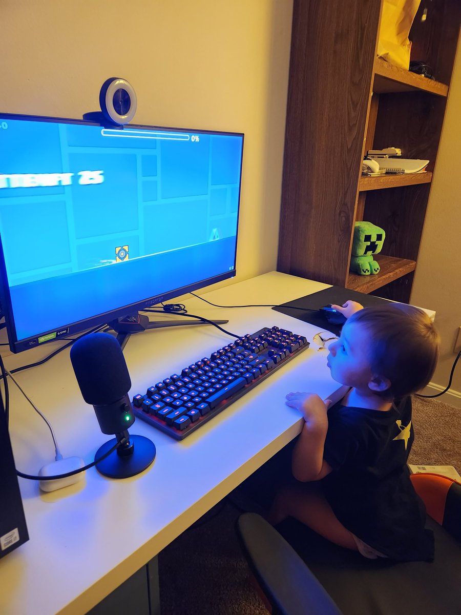 BigBoyBro1's tweet photo. Could she beat Bloodlust? https://t.co/JNXXVzgwSW