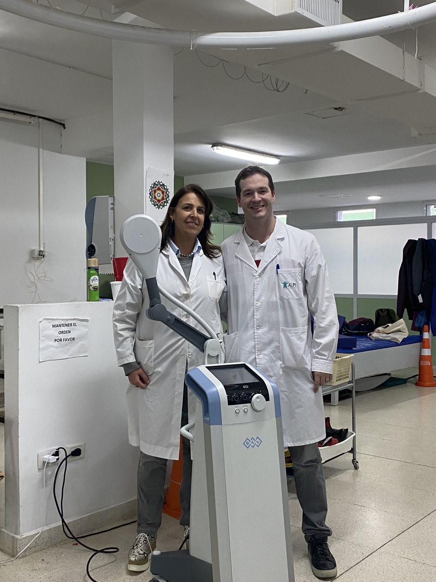 Recibimos una donación que potenciará la rehabilitación de los pacientes, convirtiéndonos en el primer centro en el país en contar con esta tecnología.  

El Sistema Súper Inductivo de BTL, es un campo electromagnético que interactúa con el cuerpo a través aliviando el dolor.