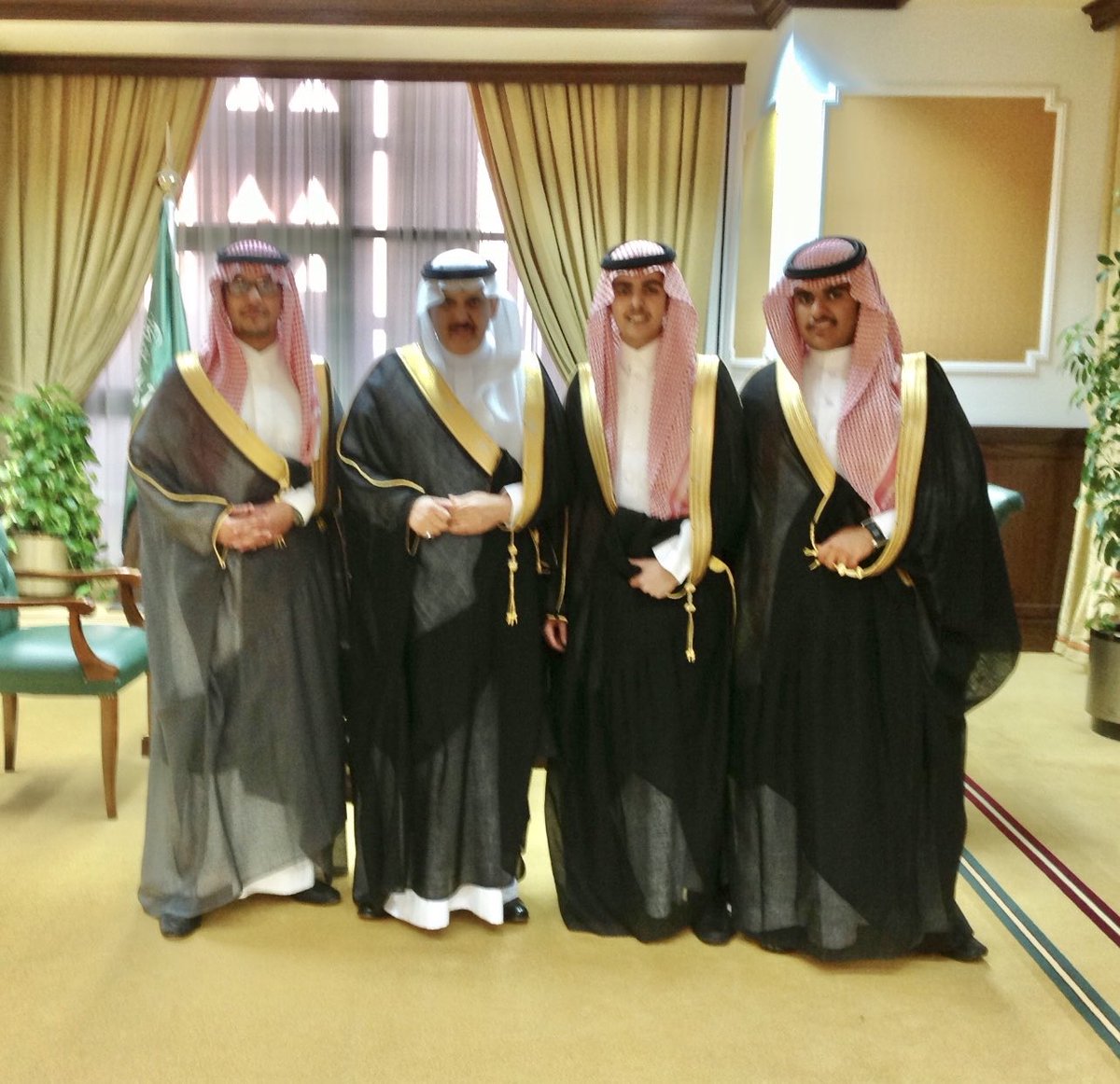 Bani2000's tweet photo. صوره. مع الأبناء. محمد ، فهد ، عبدالعزيز . https://t.co/XuPnv6pvXs