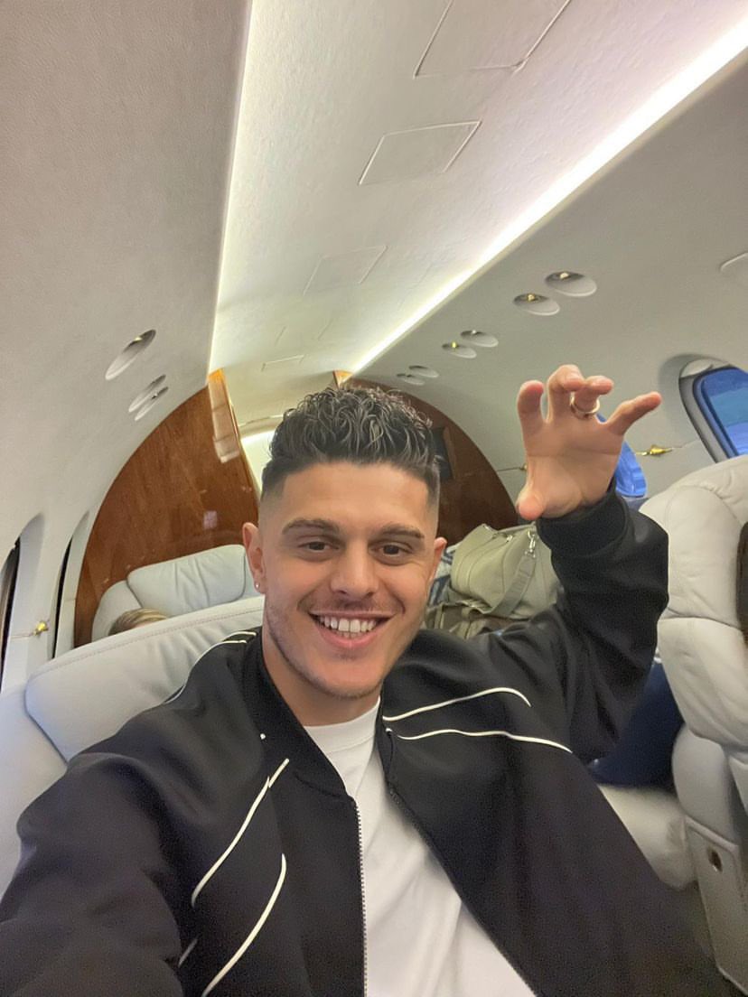 Ne yapmışlar sana oğlum. Sana öyle bir şey yapmışlar ki bi garip olmuşsun lan sen. #rashica #besiktas #Galatasaray