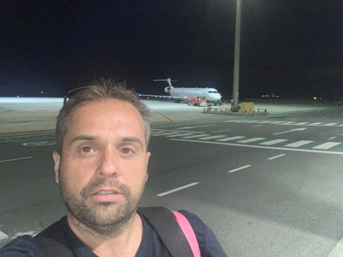 JGeoLorente's tweet photo. Acabamos de aterrizar en Pamplona. Muchas gracias por el vuelo @Iberia https://t.co/tZ16GpAYOB