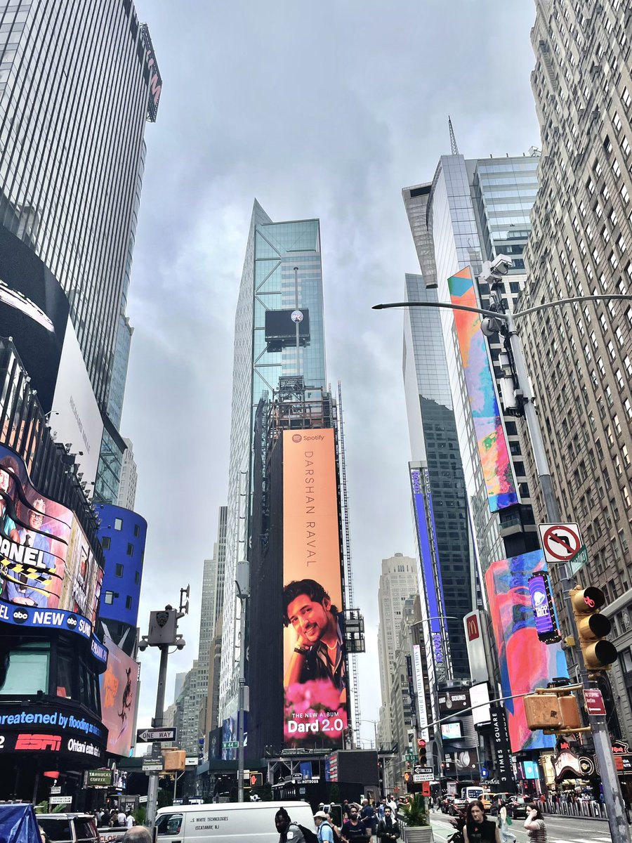 BimalDhami's tweet photo. #15th_August #IndependenceDay #TimesSquare #ny #darshanraval @DarshanRavalDZ https://t.co/bf4jXpaiYl