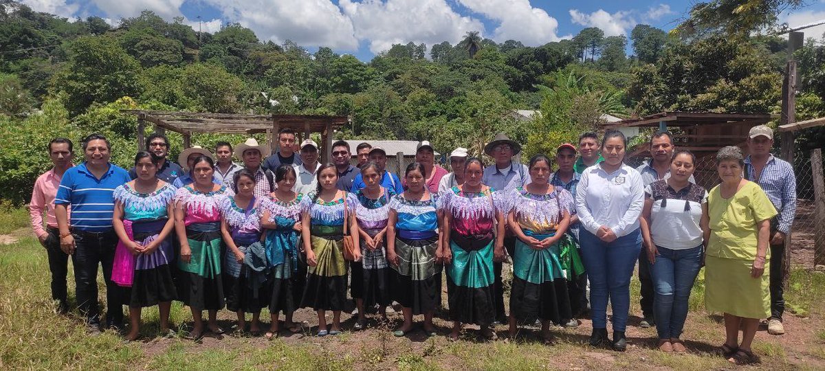 Cantaro_Azul's tweet photo. ¡Cerró con éxito el 3er taller de "Programas Federales"! Impartido a las comunidades asociadas en la Asociación de Patronatos de Agua del Municipio de #Sitalá (#APAMS), con apoyo del experto Armando López. 🧵 https://t.co/oZG443pveE