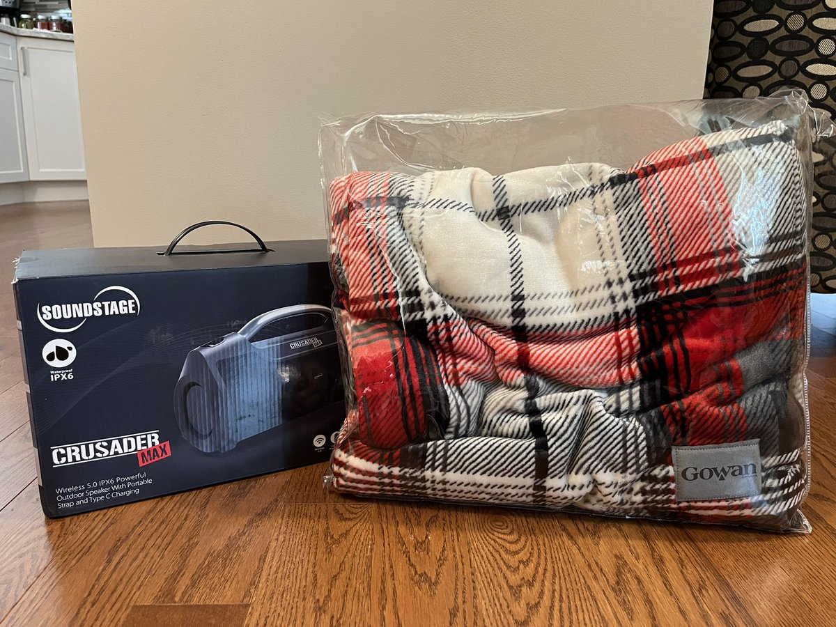 Introducing #SummerStudentSweepstakes! This week I’ll be giving away some fantastic <a href="/gowancanada/">Gowan Canada</a> @TeamSASKGOWAN prizes. This week’s prize is 👇 

🚨HOW TO ENTER: 

Like (1 entry) or RT (2 entries) this post to be entered.