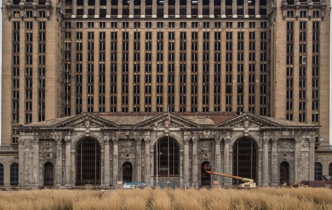 YvonnePilon's tweet photo. Truly remarkable. 

A sneak peek of the transformation of Michigan Central. 

Michigan Central is a hub in Detroit dedicated to advancing new technologies and programs that address barriers to greater social, economic, and physical mobility. 

Before ⬇️                  After ⬇️ https://t.co/9SeVEIZycY