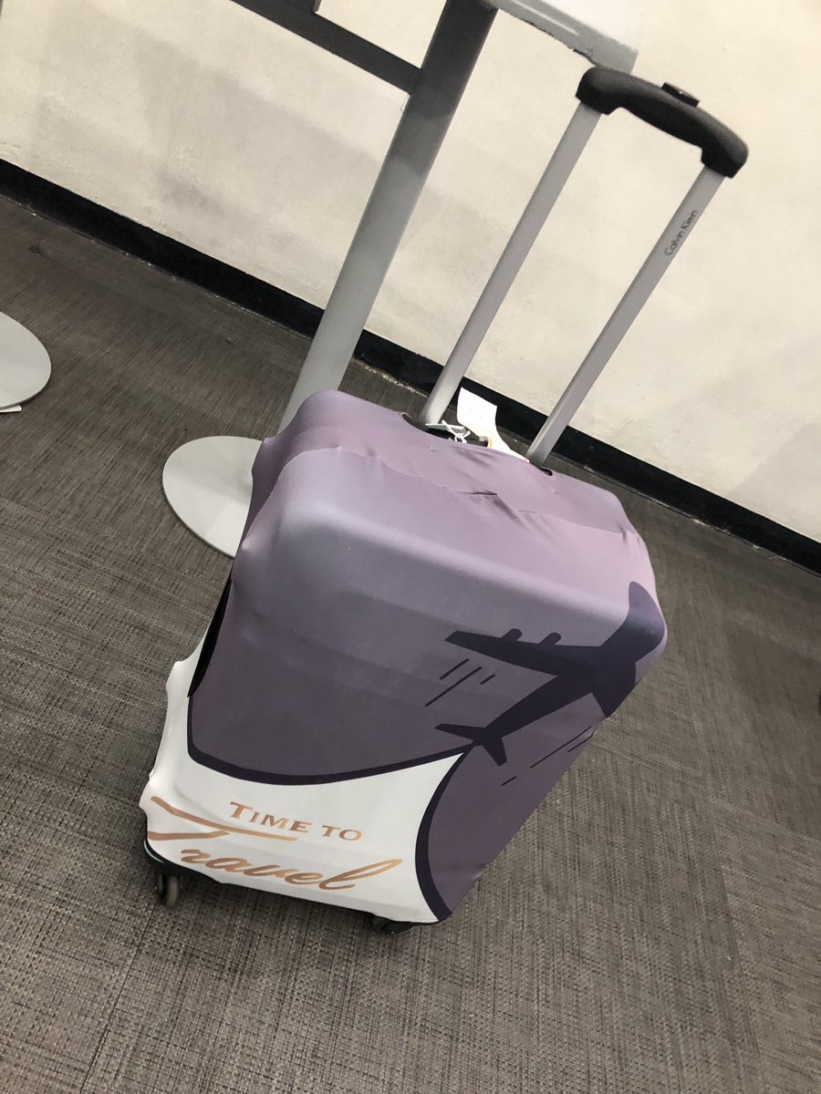 andypawis's tweet photo. Qué onda @Aeromexico @AMRewardsMx @AM_Escucha con el trato del equipaje!! Mi maleta literal está nueva y así llego al aeropuerto de GDL. Aquí el antes Justo al dejarla en la Banda y aquí como la estoy recibiendo https://t.co/yHvJPRxyIF