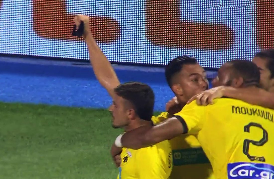 AEK_France's tweet photo. Qui d’autre qu’eux ? 🇬🇷💛 https://t.co/qWC5KDXY8G