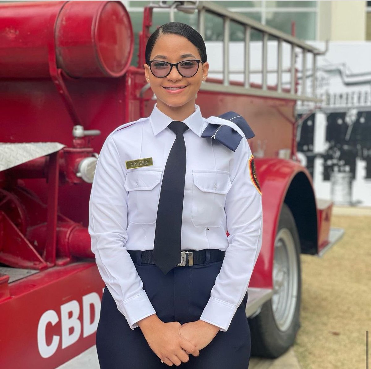 matiasgarciard's tweet photo. Maria Valera de 19 años arriesga su vida como bombero en la tragedia de San Cristobal 🇩🇴 Gracias a ti y todos los heroes por el amor a la patria ❤️ Generacion Alofoke 🙏🏻 https://t.co/U1LY1MqbfS