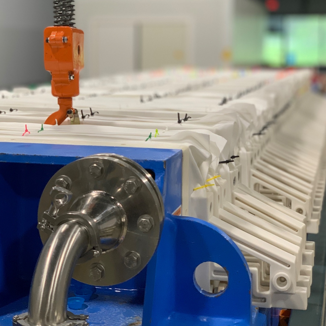 farthestsake's tweet photo. We're pressing our flagship styles this week.
1. Use the gantry crane to add plates to the press to accommodate the large batches.
2. Clean the press.
3. Press!
Here comes fresh, delicious #sake + lots of #sakekasu!
#sakebrewing #newenglandsake #filterpress #gantrycrane https://t.co/Ds432OmU9P