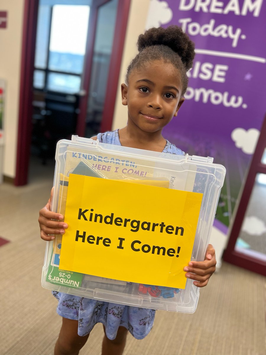 MiddletownOH's tweet photo. 🔔 Class is back in session!
🎒 We're so excited to welcome our students back to school.
🎉 We can't wait to embark on this new school year together!
#MiddieRising #MiddiesFirstDay https://t.co/v6e28r6UH9