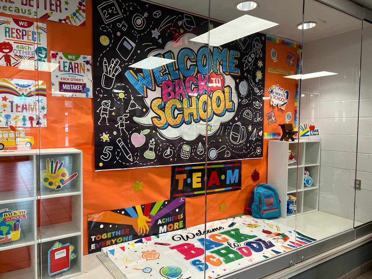 MiddletownOH's tweet photo. 🔔 Class is back in session!
🎒 We're so excited to welcome our students back to school.
🎉 We can't wait to embark on this new school year together!
#MiddieRising #MiddiesFirstDay https://t.co/v6e28r6UH9