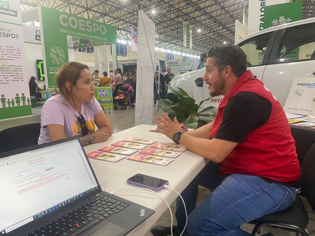 MarioRojasHdz's tweet photo. Seguimos ofreciendo asesoría y atención a derechohabientes y acreditados que visitan la @fenapoOficial sobre nuestros nuevos productos de crédito y cobranza social. #InfonavitSLP #CréditoInfonavit https://t.co/uNE6NFGD6z