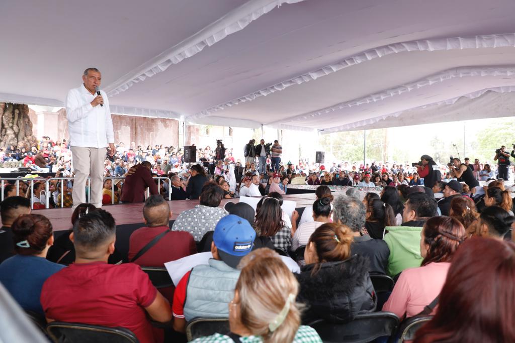 adan_augusto's tweet photo. El entusiasmo y afecto de nuestras compañeras y compañeros se hizo sentir con mucha fuerza en la asamblea informativa de Coacalco de Berriozábal.

Estar en el Estado de México es como estar en casa. En cada gesto y en cada saludo, se nota la hospitalidad y calidez de este noble pueblo.

¡La Cuarta Transformación llegó para quedarse!