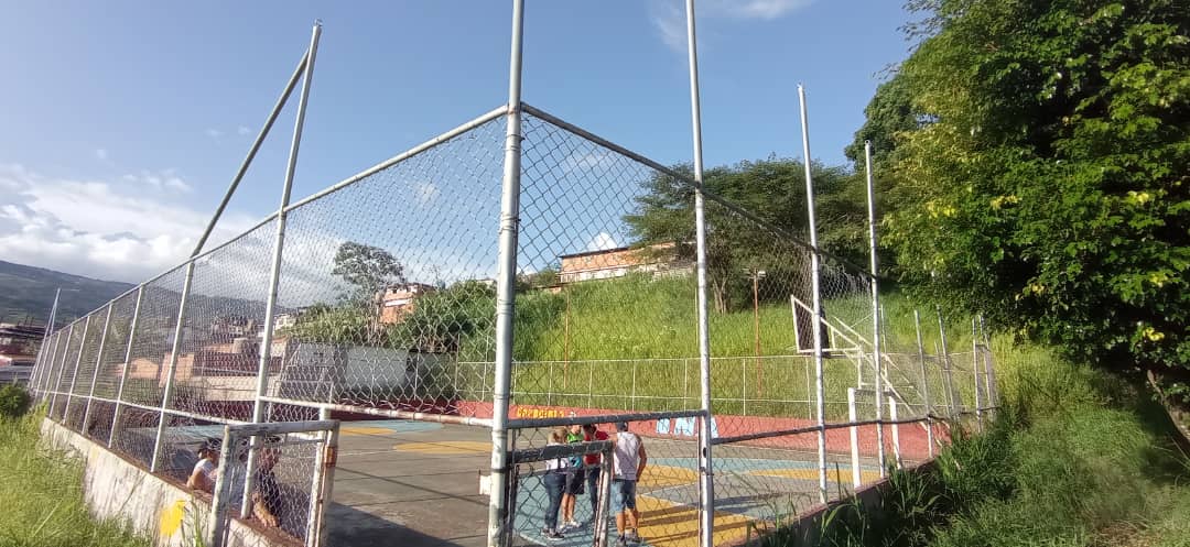 El día de hoy nos encontramos supervisando el sector de Sabaneta para la activación del Plan de  Cancha Tricolor 2023.
<a href="/NicolasMaduro/">Nicolás Maduro</a>
<a href="/GRaulparedes/">Gral. Raúl Paredes</a> 
<a href="/FreddyBernal/">Freddy Bernal</a>