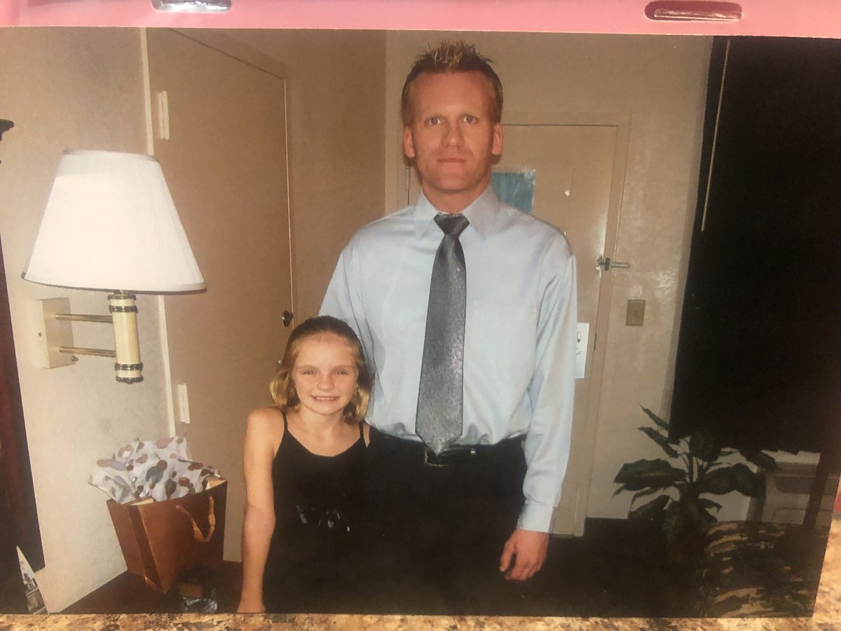 MackensiHope's tweet photo. I miss you so much daddy…. It’s been 10 months since you left us. Life is so hard without you. I still wake up every day thinking I can call you. I miss you more than anything. I fucking love you. https://t.co/gApblA9HDn