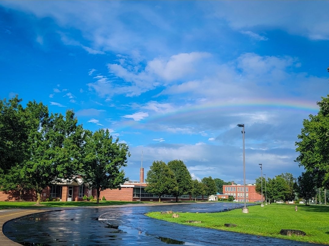 Beautiful rainbow over ⁦<a href="/FLBulldogs/">Falls-Lenox Primary School</a>⁩. It’s going to be a great year! 🌈