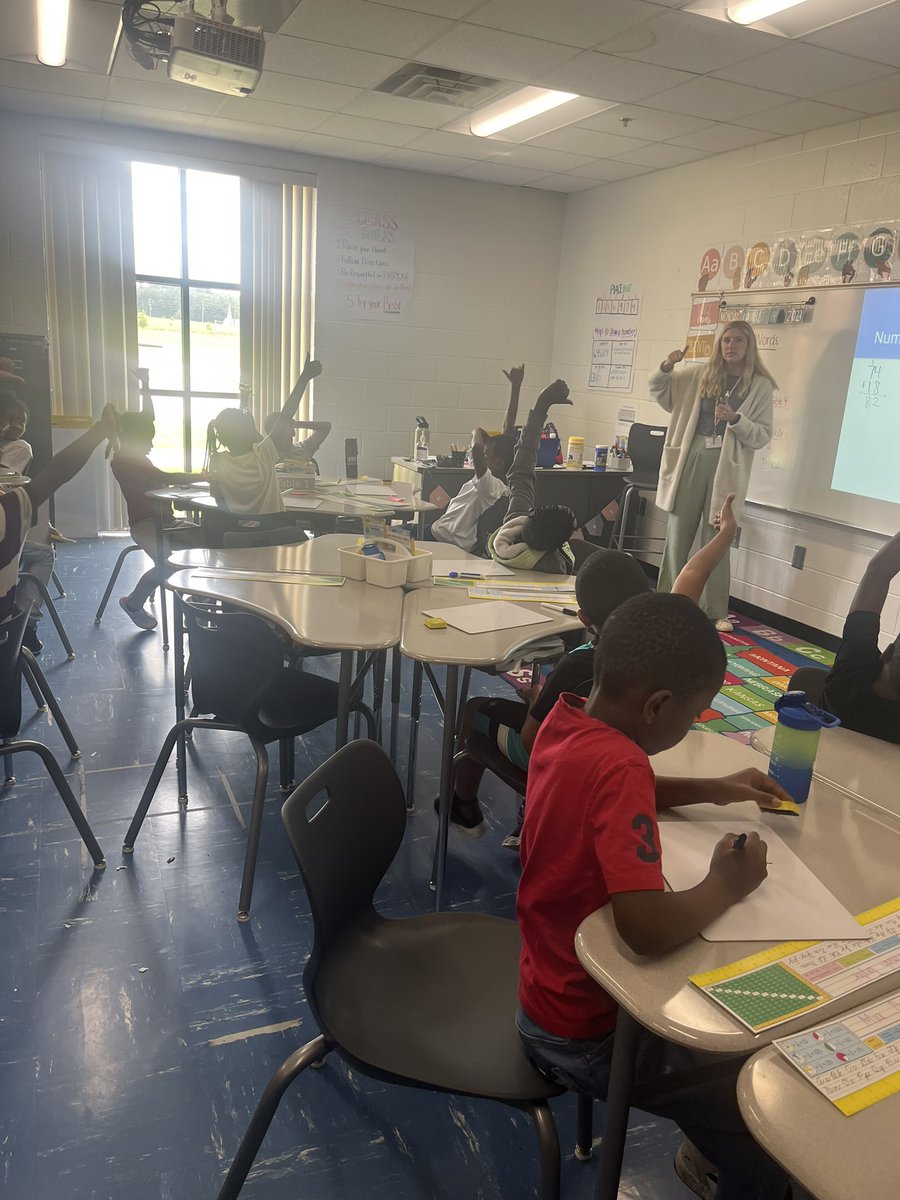 One of our third grade teachers getting students engaged before her math lesson! Great job Ms. Johnson! Students were excited to work their problems out on the dry erase boards! @OAK_HCS @Johnsonandre_ @MandisaPotter @RoxannEvan46848