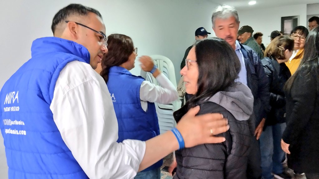 Fapuentess's tweet photo. Presencia continúa con la comunidad de Suba Lisboa, impulsamos mesas de trabajo en busca de soluciones: 
🖐️Alumbrado Público 
🖐️Manejo de basuras
🖐️Mantenimiento Vial
🖐️ Adecuación de parques
🖐️Seguridad
Seguiremos trabajando con @soydanileon JAL ❌#MIRA85, al Concejo ❌#MIRA5 https://t.co/YQWRr0yc6n