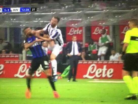 museodiemozioni's tweet photo. “Se io ti lascio Spalletti…tu mi dai l’audio del Var del 2018?” https://t.co/3B1G57gu2a
