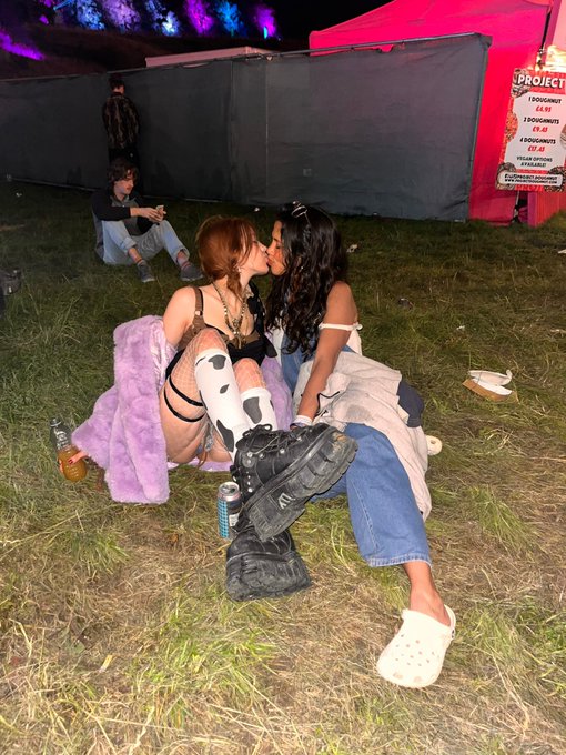 i luv boomtown i luv my friends https://t.co/jHW5eQQfqT