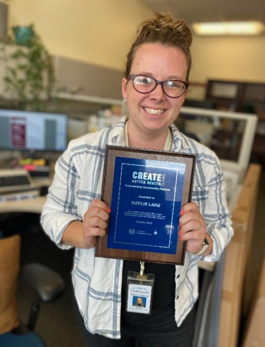 utah_ed's tweet photo. Outstanding Partnership Award: Kaylie Lake with the Utah Department of Health  

Thank you Kaylie, for your incredible support of our program! 

#SNAPEdWorks #CreateBetterHealth #USUExtension https://t.co/fuRc7WSSRF