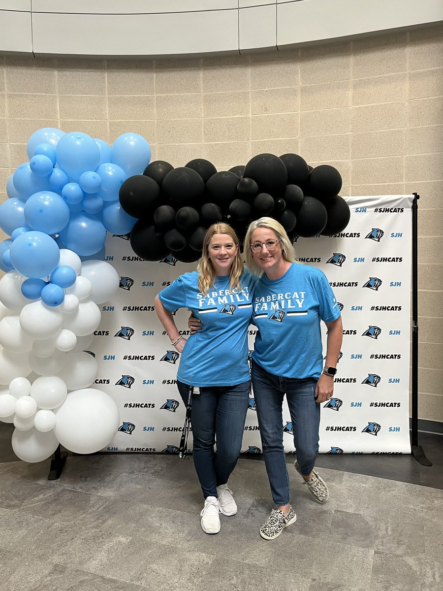 AmandaSoh40's tweet photo. Ready to make this the best year!@SJHCats https://t.co/renyunpLlU