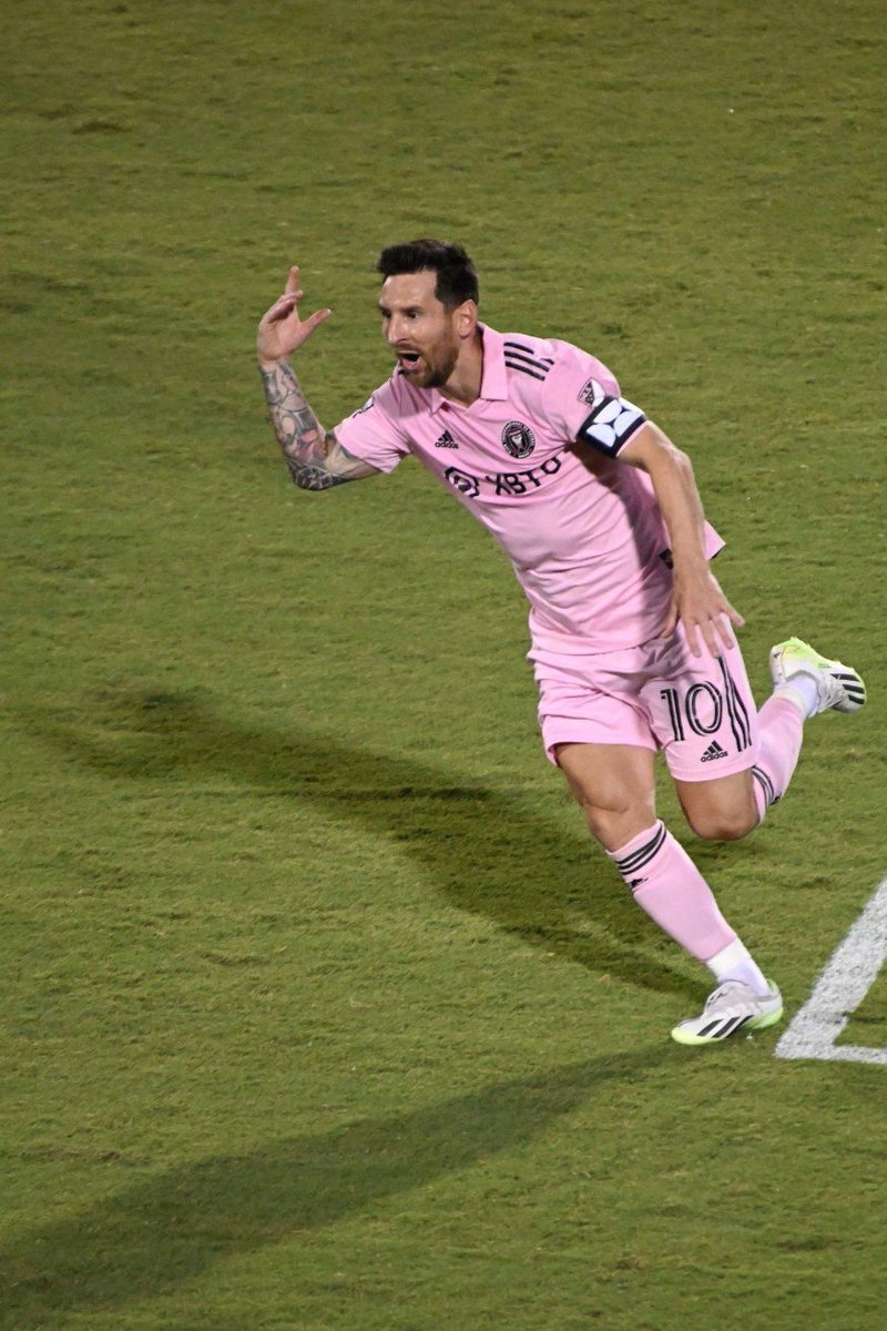 InterMaimiFC_'s tweet photo. Messi is going to get the respect he DESERVES..... 🏆 https://t.co/SmQqEgq8ZQ