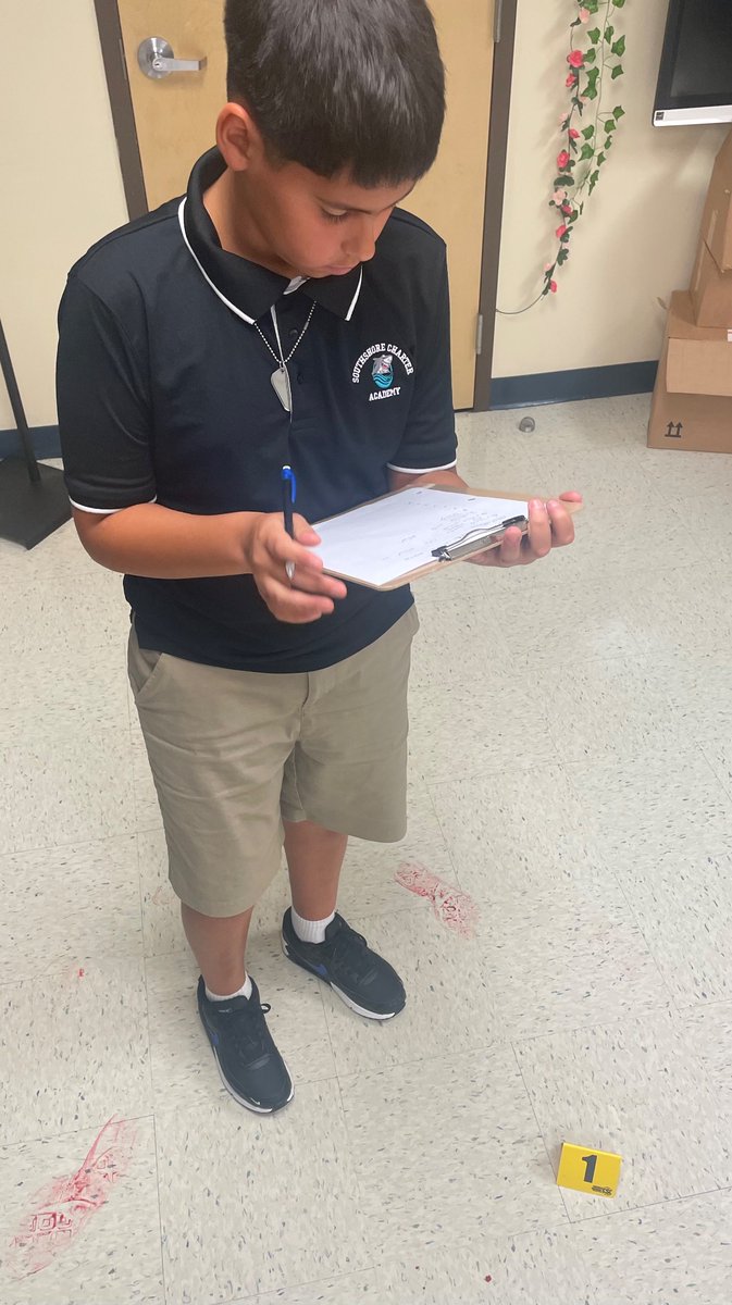 SCASharks's tweet photo. Students practicing observation skills in their first field experience of our new elective course Forensics. @CSUSAhq @SaraCapwell https://t.co/bKkbn1VKsT