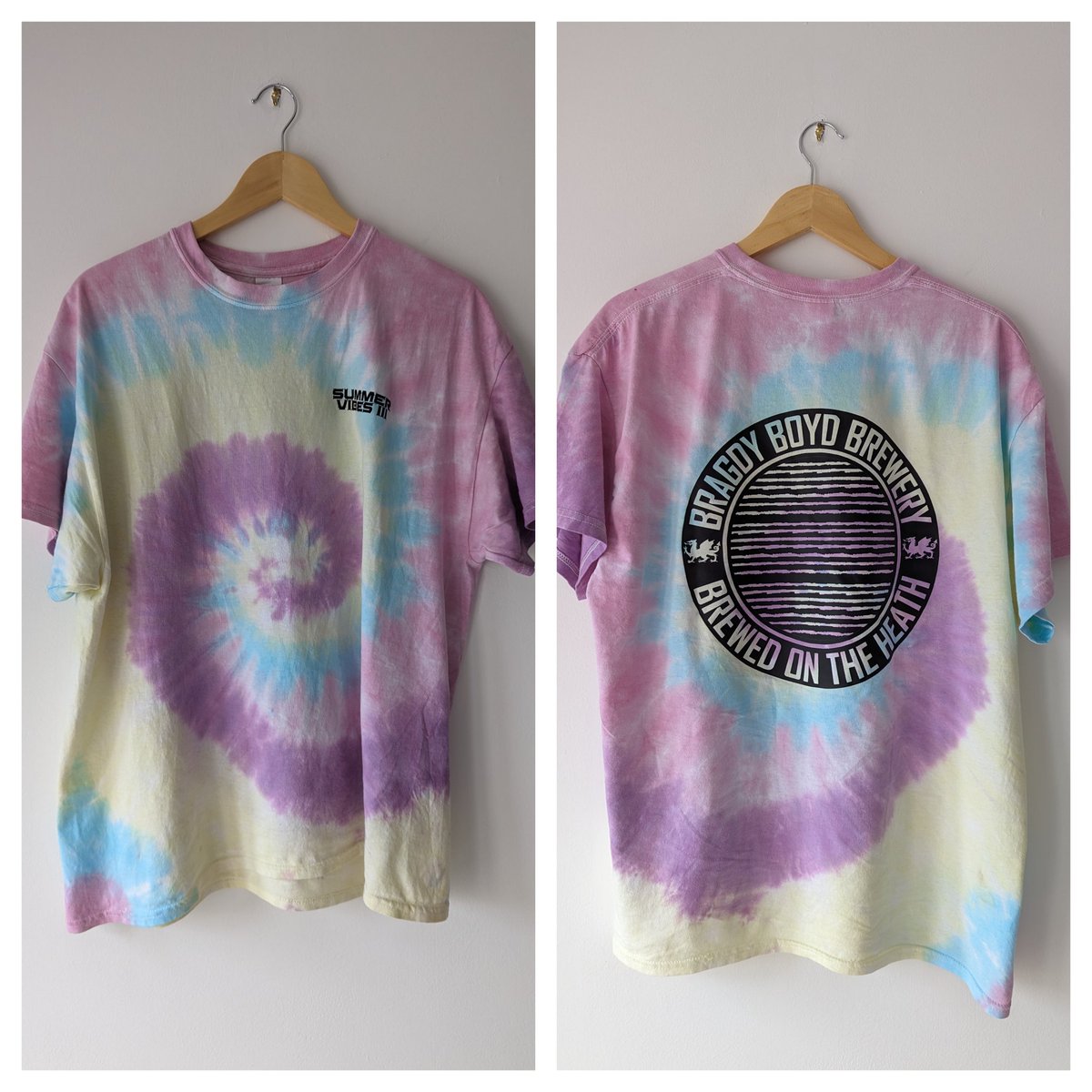 BragdyBoyd's tweet photo. 🚨🚨 MERCH DROP! 🚨🚨

You asked for it! Our tie dye Summer Vibes tees are available for pre-order NOW over on our new webstore! [LINK IN OUR BIO!]

[1/2] https://t.co/L4i9D6pGSy