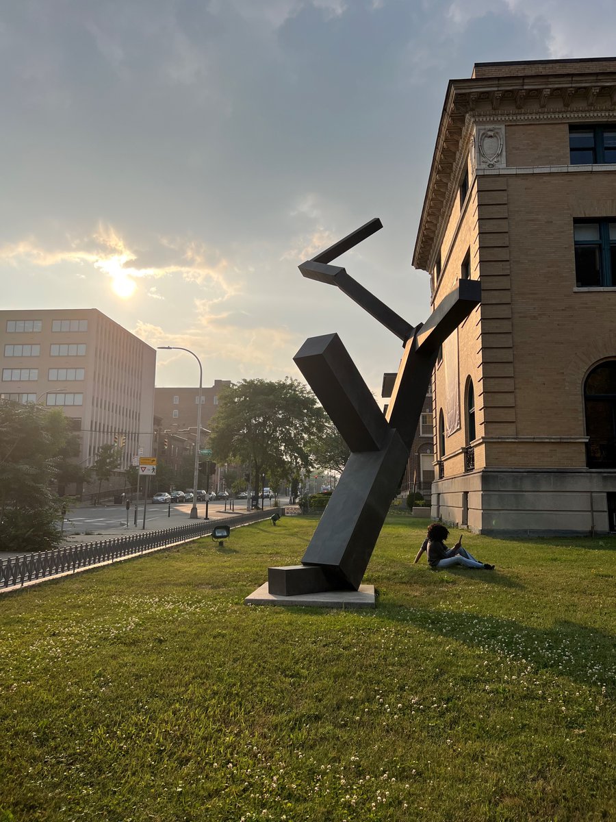 Looking for some summer fun as the season comes to a close?☀️🌴🍉

Join us for our final outdoor concert this Thursday from 5-7 for a Night at the Museum! 🎵

The concert and galleries will be open for free to the public, with a cash bar featuring a $5 signature cocktail.🥂