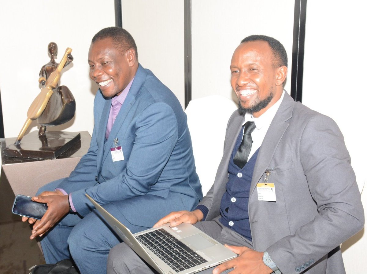 davidnmunene's tweet photo. And occasionally, a hearty convo btwn Major Groups & Stakeholders, Africa and Roots rockstar @RockyDawuni (@UNEP Goodwill Ambassador, Africa) triggers a good laugh from @SEI_Africa's @PMOsano and I.
#19thAMCEN https://t.co/l5NvGchOWn