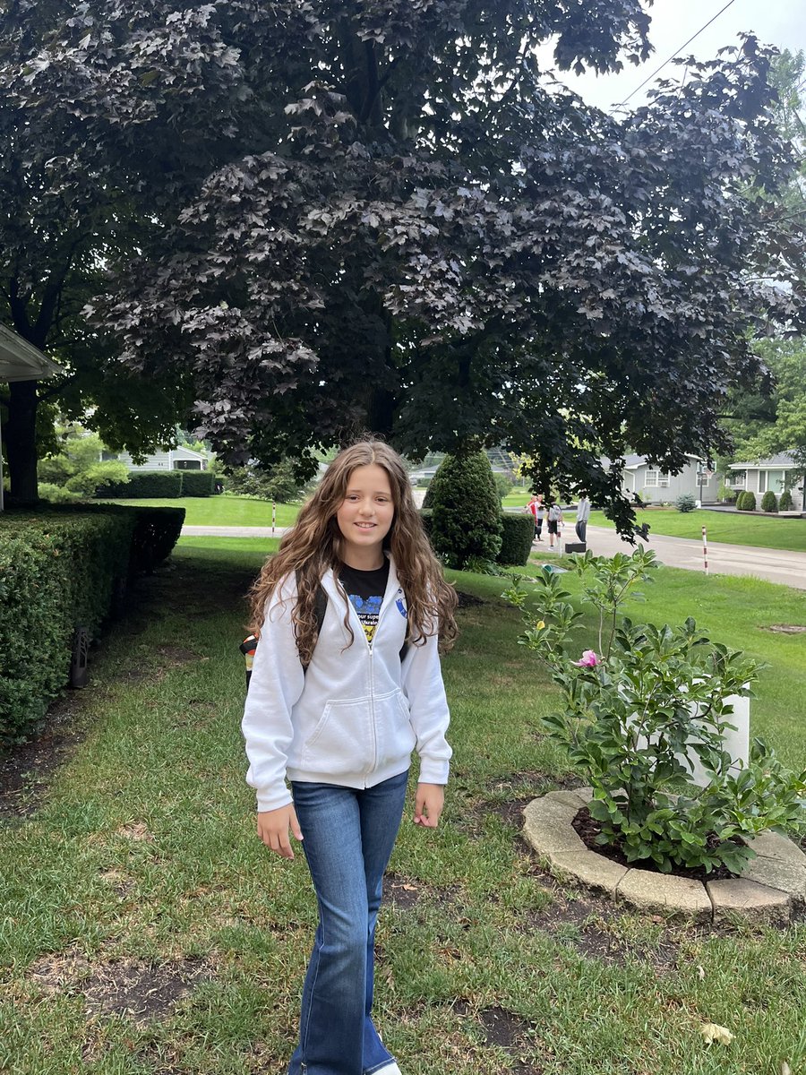 MsZ_LZ95's tweet photo. First day of school is in the books! As always, very emotional day for everyone, as we are enduring our own school journeys! #MSNWolves #SPDragons #MWWildcats https://t.co/0DgDFC4x27