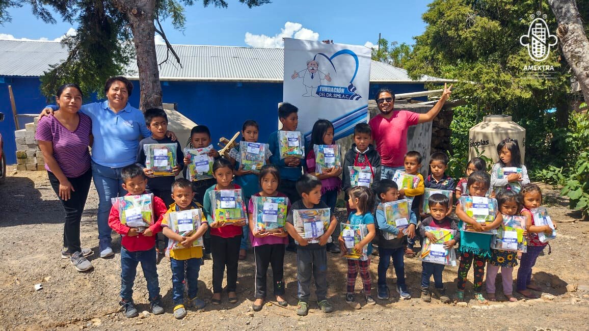 😍¡Muchas gracias #FundaciónDelDrSimi!
Por la donación de útiles escolares a las comunidades de Namtic y Tzacucum del municipio de Chalchihuitán en Los Altos, #Chiapas, beneficiando a 75 niños y niñas de preescolar y primaria ¡Hagamos posible la #educación en comunidades!