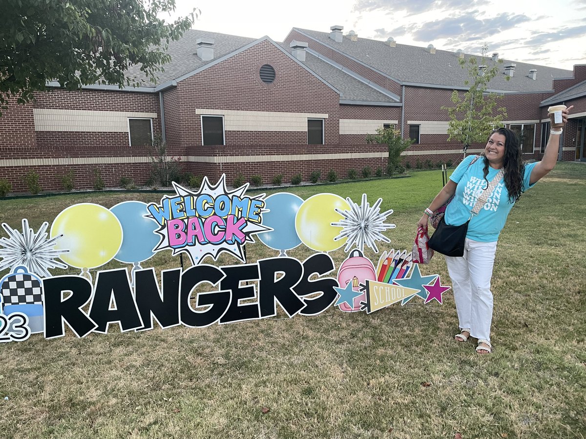 MsKOndelacy's tweet photo. Ms. Ondelacy was ready for el primer dรญa de escuela 23-24! ๐๐๐ผ Coffee and a ton of bags as usual. Cheers to an awesome year with our new firsties and working with the BEST leader @HiltonCooper at the BEST school @gowilsonrangers ! #WilsonWay #CISDFirstDay https://t.co/LuxNIlFTaT